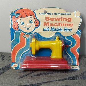 Vintage Little Miss homemaker sewing machine with movable parts, number 149
